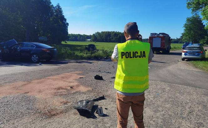 Wypadek na trasie Tolwin - Żuborice. Zderzenie opla z fiatem. Trzy osoby w szpitalu