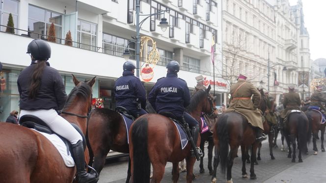 Wielka Szarża w centrum Łodzi. Oddziały konne przeszły przez Piotrkowską