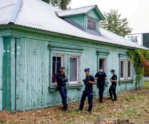 Chaos na Osiedlu Przyjaźń. Policja zatrzymała mieszkańca domku. „Wyciągnęli go siłą”