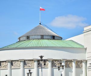 Posłowie szykują sobie podwyżki. Zobacz ile wzrosną ich zarobki, ryczałt na biuro i hotele