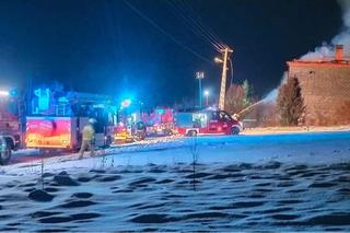 Tragiczny pożar domu pod Olkuszem. Ogień zajął piętro i poddasze domu