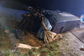 10 osób rannych w zderzeniu busa z żukiem 