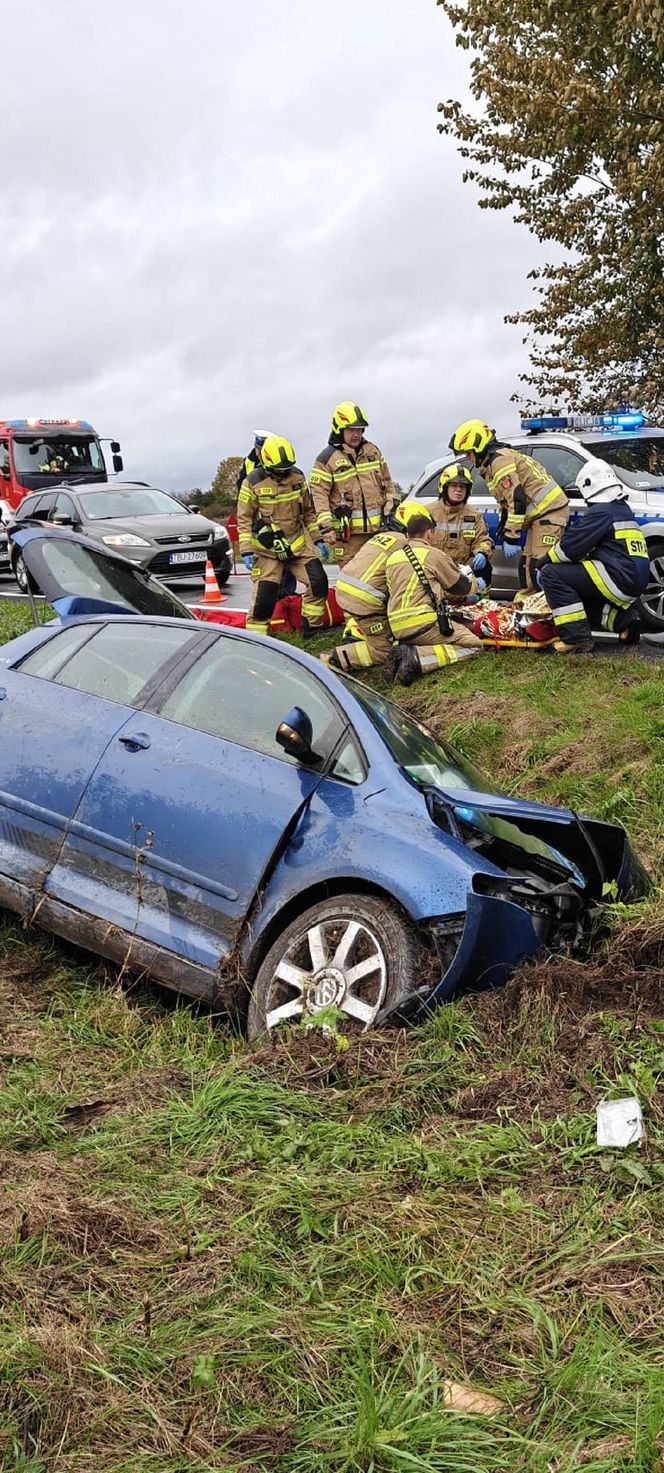 Pijany 19-latek rozbił golfa o betonowy przepust. Na pokładzie miał dwoje innych nastolatków