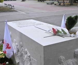 Grób Kornela Morawieckiego na  Powązkach Wojskowych