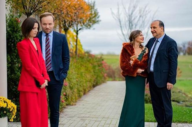 Pierwsza miłość. Kinga (Aleksanda Zienkiewicz), Janek (Maciej Mikołajczyk), Marek (Maciej Tomaszewski), Sylwia (Edyta Herbuś)