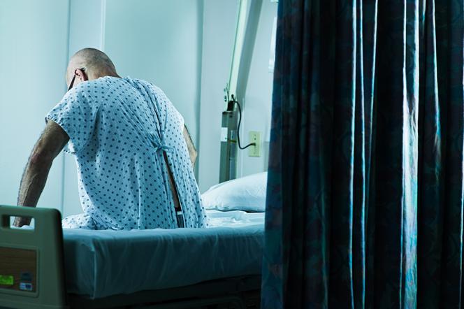 Kto najczęściej trafia do szpitala w V fali pandemii? Nowe dane o przyczynach hospitalizacji 