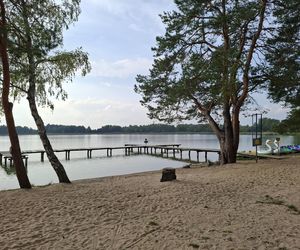 Spokojne wrześniowe popołudnie nad Jeziorem Bialskim w Białce