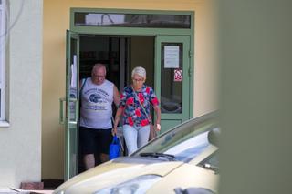 Mama Edyty Górniak wychodzi ze szpitala