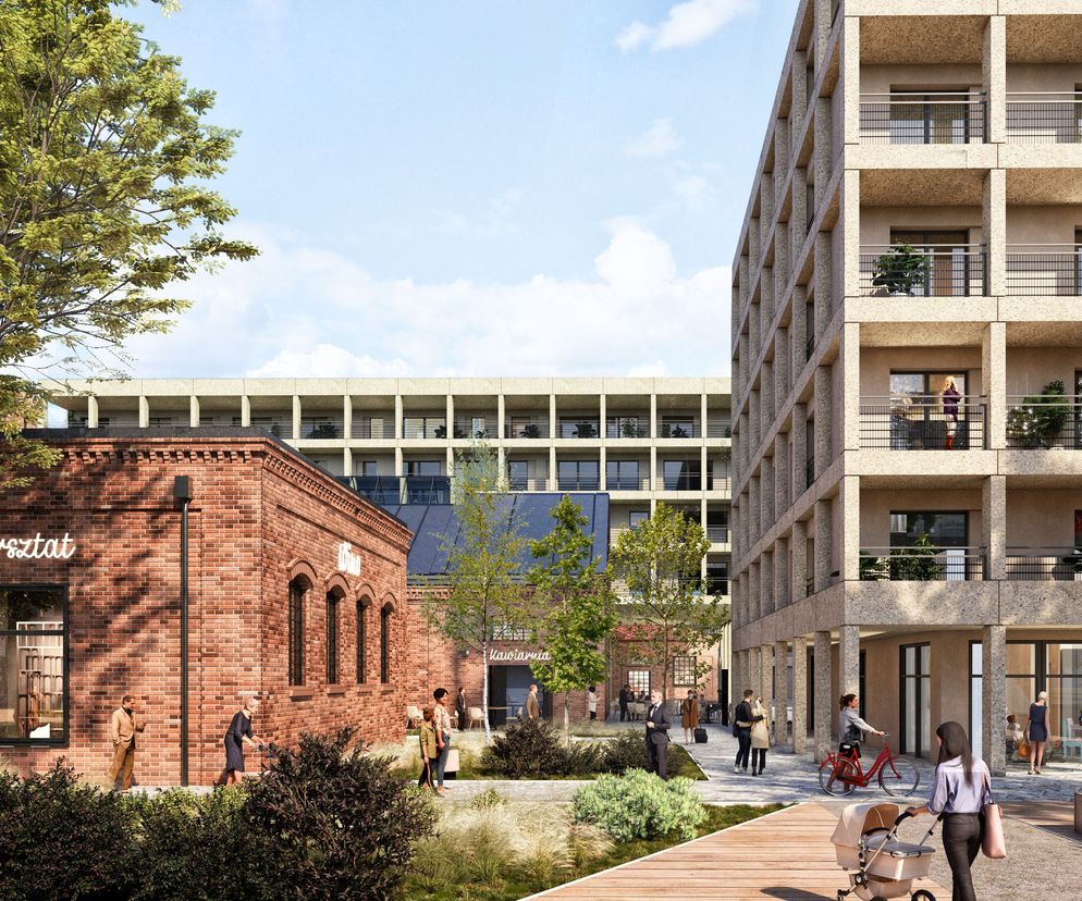 Wizualizacja nowego osiedla Fabryki Perun na warszawskim Kamionku, ukazująca zrewitalizowaną czerwoną ceglaną halę Warsztat obok nowoczesnego bloku mieszkalnego z licznymi balkonami. Na pierwszym planie drewniany podest i zieleń, w tle nowy budynek. O projekcie przeczytasz na Architektura Murator Plus.