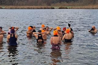 Pogoda na kąpiele robi się coraz lepsza! Morsy z woj. lubelskiego z przyjemnością wskakują do wody