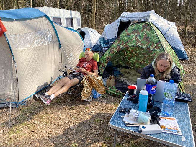 Biegli, aż na trasie został jeden zawodnik. Ponad 60 śmiałków na starcie zawodów pod Olsztynem