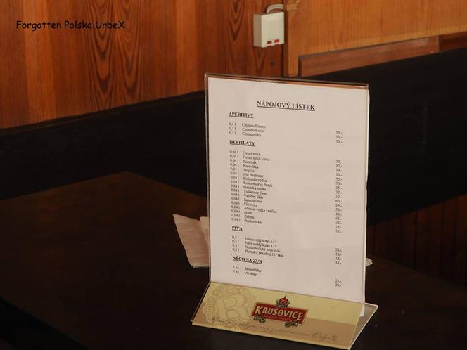 Pusta flaszka na stole, komputery i dziecięce zabawki w pokojach. Tajemniczy hotel na granicy polsko-czeskiej [ZDJĘCIA]