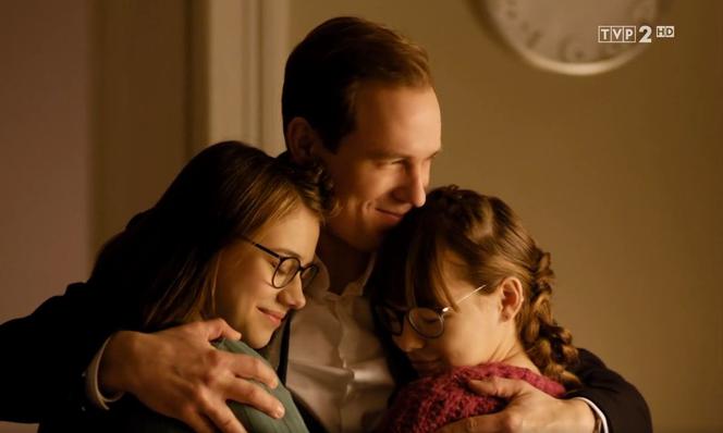 	O mnie się nie martw 12 sezon, odc. 5. Marcin Kaszuba (Stefan Pawłowski), Helenka (Maja Kwaśny), Oliwka (Oliwia Dąbrowska)