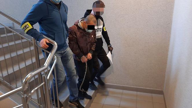 Atak nożownika w centrum Warszawy. Dźgnął 21-latka i uciekł w krzaki