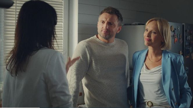 M jak miłość, odcinek 1876. Ada (Marta Lewandowska), Bartek (Arkadiusz Smoleński), Dorota (Iwona Rejzner)