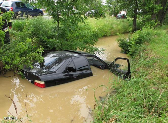 Nieudana ucieczka przed policją skończyła się w rowie