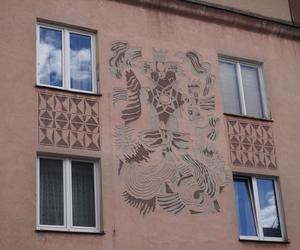 Sgraffito w Białymstoku. Zabytkowe pra-murale rodem z PRL-u