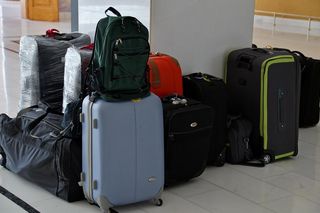 2-latka znaleziona w walizce w luku autobusu. W tej sprawie zatrzymano 27-latkę
