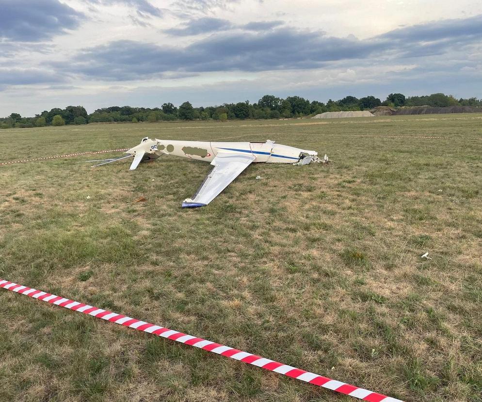 Na płycie lotniska w Toruniu rozbił się szybowiec!  Pilot się katapultował