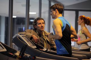 Na krawędzi 2 sezon odc. 4. Andrzej Czyż (Przemysław Sadowski), Frydrych (Mateusz Damięcki)