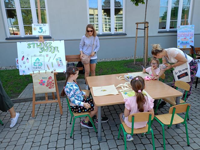 Nowa ławka Gaudiego została uroczyście odsłonięta podczas Pikniku Rodzinnego 2024 w siedleckiej "Jedynce"