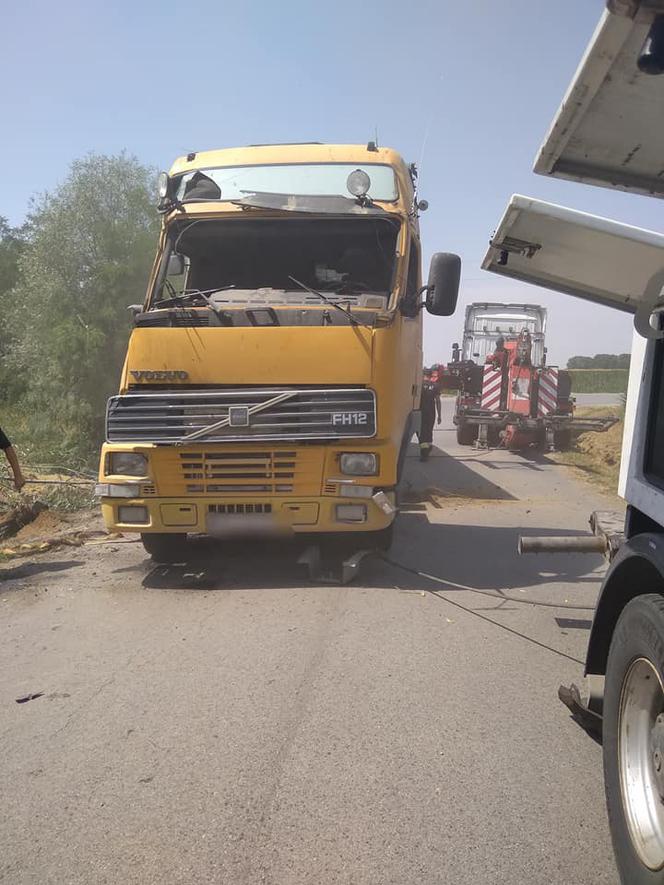 Przewrócona ciężarówka