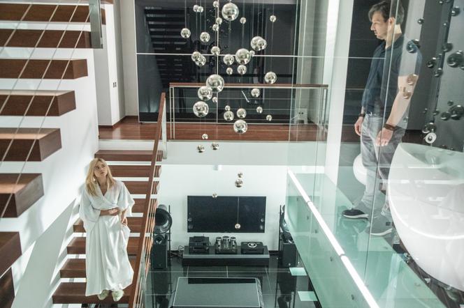 Papiery na szczęście, odcinek 1. Marta (Adriana Kalska), Kris (Mateusz Kmiecik)