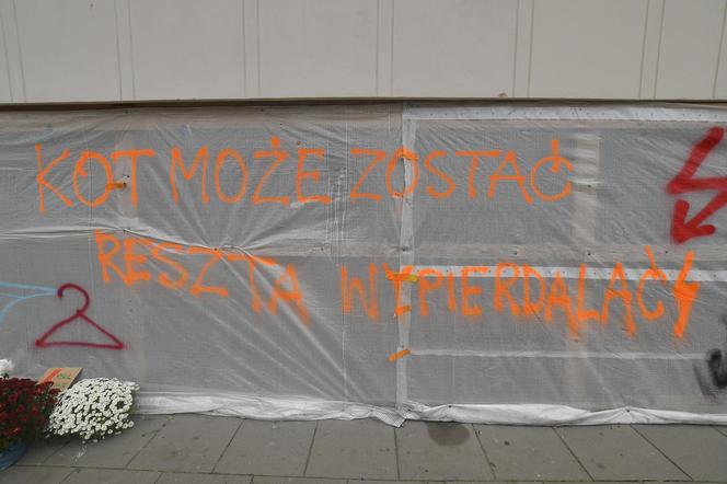 Protestujący pomazali Żoliborz!