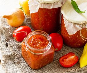 Poznaj przepis na warzywną pastę do słoika na zimę. Idealna i do chleba, i do makaronu