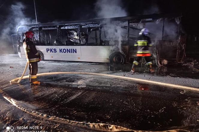 Dramatyczny pożar autobusu pod Koninem! Nic z niego nie zostało [ZDJĘCIA] 