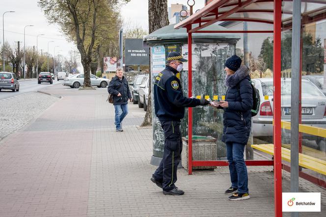 Obowiązkowe maseczki. Kto może liczyć na darmową maseczkę? Dziesiątki tysięcy zamówiły samorządy