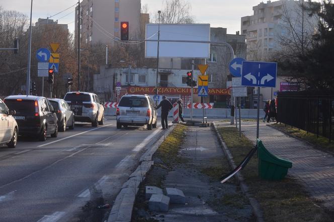 Nieczytelne skrzyżowanie przy Wola Park