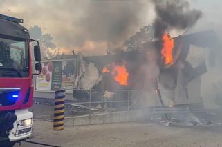 Ogromny pożar Biedronki w Słupsku. Obiekt niemal całkowicie zniszczony