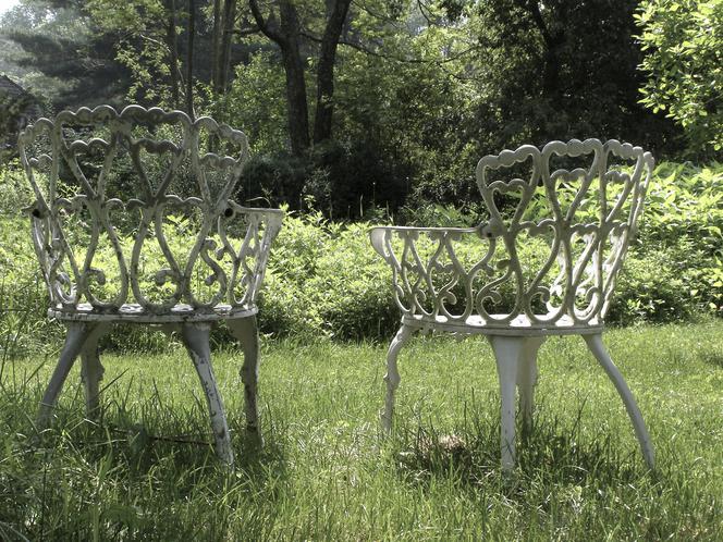 Kute meble ogrodowe: romantyczne i praktyczne