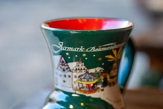 Jarmark Bożonarodzeniowy 2024 we Wrocławiu. Tak będzie wyglądał tegoroczny kubeczek!