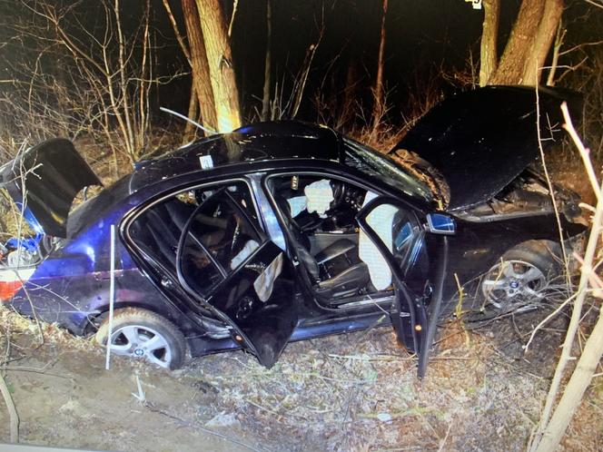 Wypadek BMW w Półsierakowie. Zginęły dwie osoby [GALERIA]