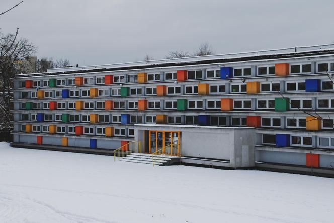 Architektura PRL w Krakowie - zobacz najpiękniejsze bloki, hotele, kino i inne budynki, które warto odwiedzić