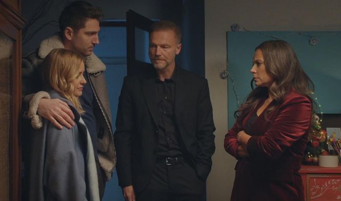 	M jak miłość odc. 1858. Dima (Michaił Pszeniczny), Julia (Marta Chodorowska), Magda (Anna Mucha), Andrzej Budzyński (Krystian Wieczorek)