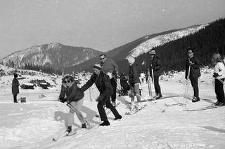 QUIZ PRL. Ferie zimowe w PRL: Jak wyglądał wypoczynek polskich uczniów?