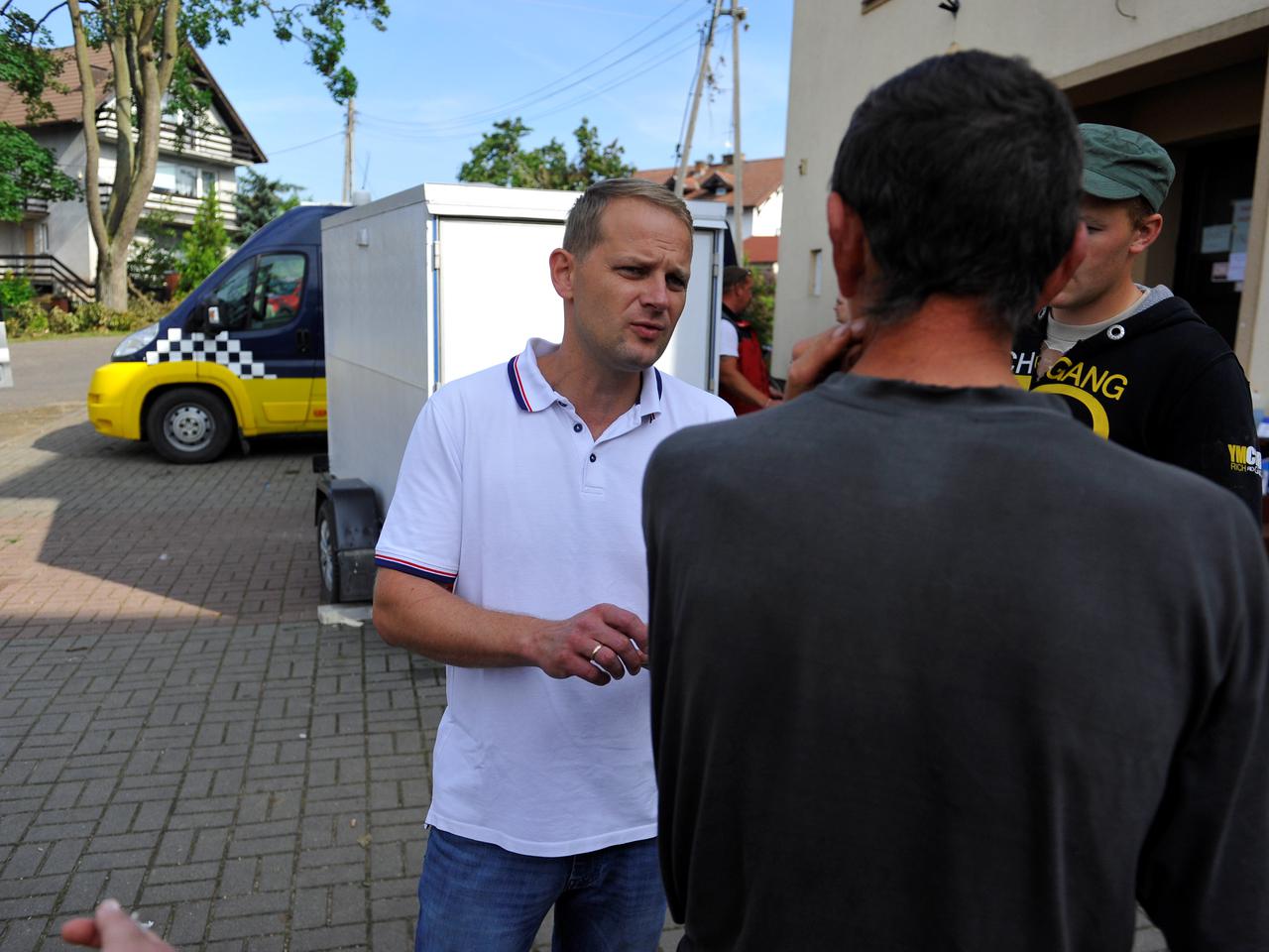 Sołtys dokarmia wojsko Macierewicza 