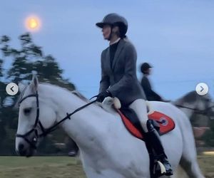 Agnieszka Woźniak-Starak wyglądała jak z brytyjskiej arystokracji. Co za luksus!