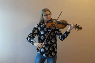 Nastolatka zagrała River Ochmana na skrzypcach. To trzeba usłyszeć!