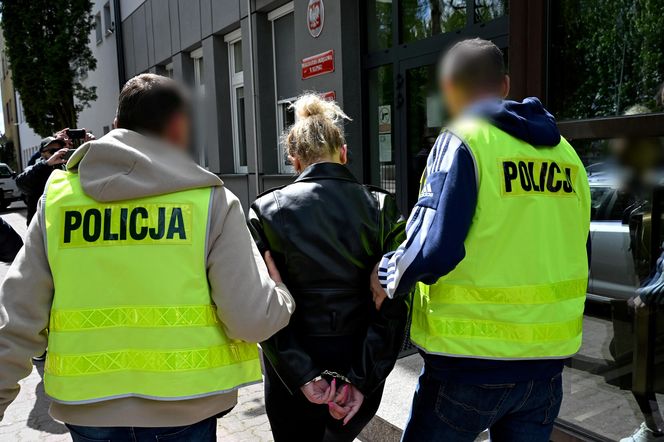 2,5 letnia dziewczynka zmarła w wyniku poparzeń i skrajnego odwodnienia. Rodzice zastępczy usłyszeli zarzuty