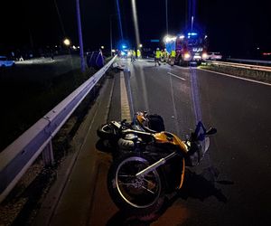 Kierowca osobówki poszukiwany! Zostawił na śmierć 42-letniego motocyklistę