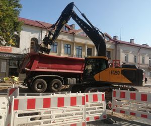 Remont ul. Piłsudskiego w Siedlcach, natrafiono na ciekawe znalezisko