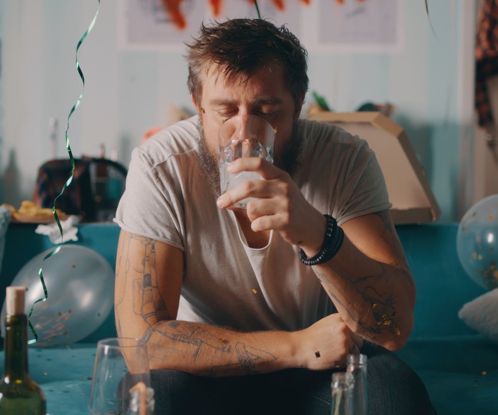 To się dzieje z ciałem, gdy odstawisz alkohol. Tak organizm się odtruwa