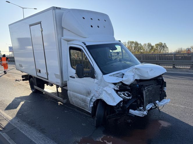 Śmiertelny wypadek na S8! Jedna osoba nie żyje po zderzeniu trzech ciężarówek 