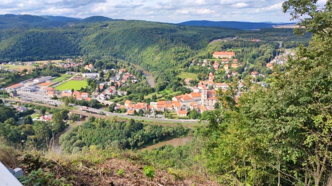 Obryw Skalny w Bardzie. Tutaj widoki zapierają dech w piersiach 