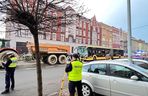 Gliwice. Autobus miejski huknął w ciągnik. Jest wielu rannych. Dwie osoby w ciężkim stanie [ZDJĘCIA].