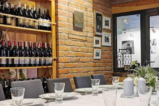 Znana restauracja z Trójmiasta doszczętnie spłonęła! Ktoś wrzucił do środka koktajl Mołotowa [ZDJĘCIA].